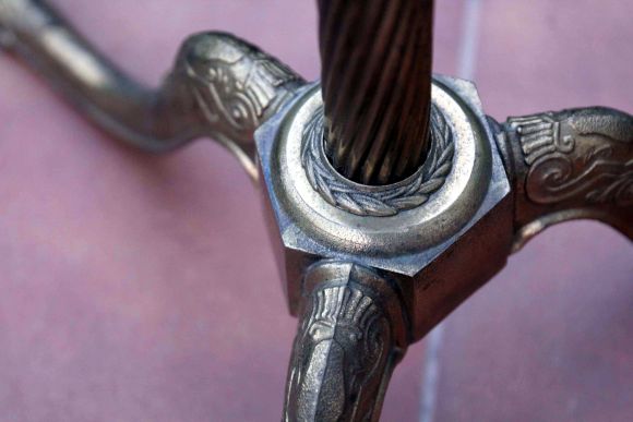 Великолепная латунная напольная вешалка 