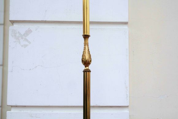Восхитительная напольная вешалка из латуни