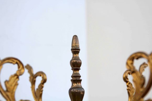 Восхитительная напольная вешалка из латуни