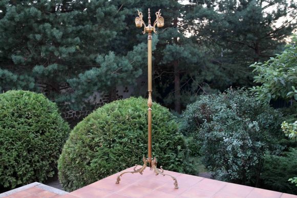 Восхитительная напольная вешалка из латуни