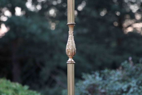 Восхитительная напольная вешалка из латуни