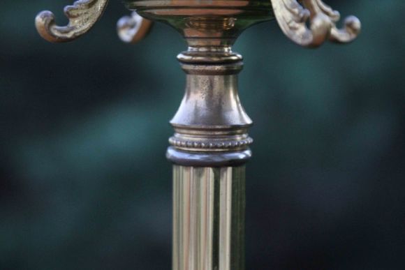 Восхитительная напольная вешалка из латуни