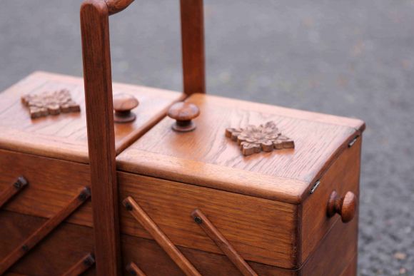  Деревянный сундук для рукоделия и важных мелочей