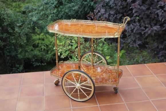 Красивый сервировочный столик. Европа. Начало 20 века