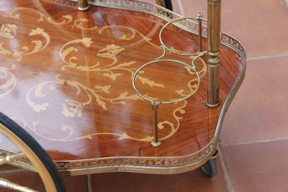 Красивый сервировочный столик. Европа. Начало 20 века