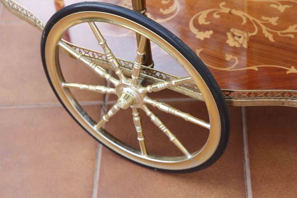 Красивый сервировочный столик. Европа. Начало 20 века