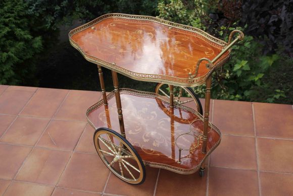 Красивый сервировочный столик. Европа. Начало 20 века
