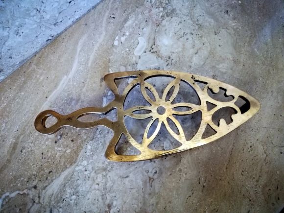 латунная литая подставка под утюг. Идеальное состояние. Середина 20 в