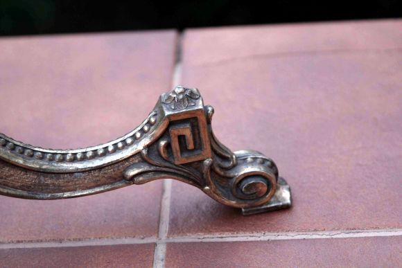 Шикарная богатая напольная вешалка из латуни