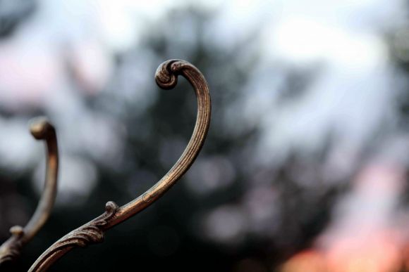 Шикарная богатая напольная вешалка из латуни