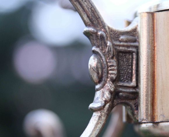 Шикарная богатая напольная вешалка из латуни