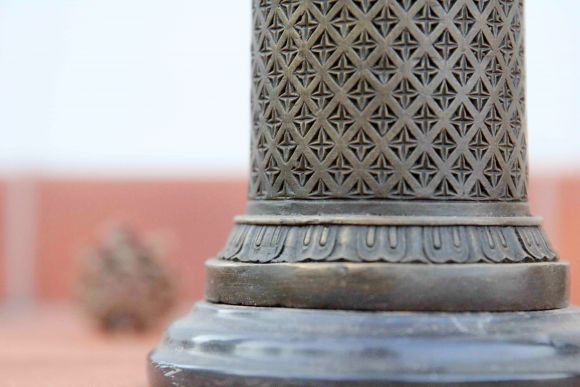 Огромные парные канделябры из бронзы.