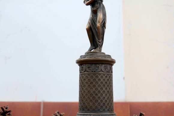 Огромные парные канделябры из бронзы.