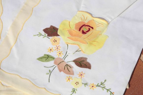Очень красивые вышитые салфеточки. Европа. Середина 20 века