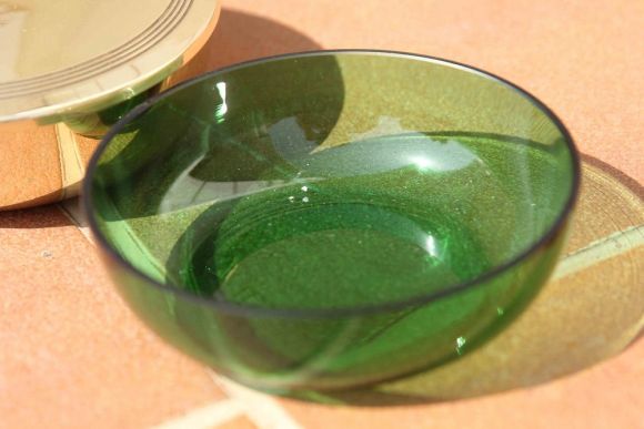 Сервировка стола. Винтажная латунная ёмкость с стекляной чашей.