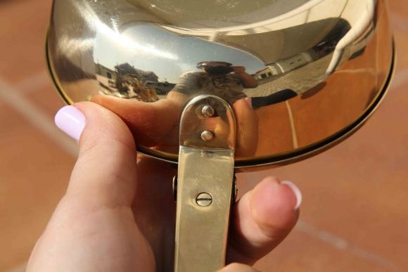 Сервировка стола. Винтажная латунная ёмкость с стекляной чашей.