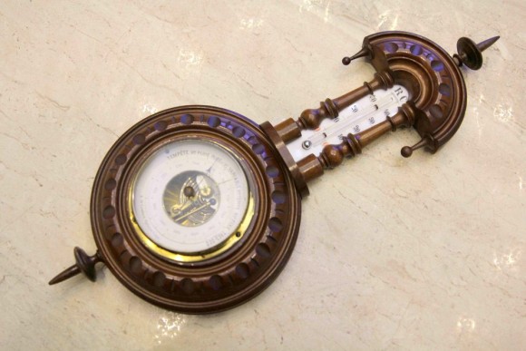 Старинный резной барометр и термометр. Рабочее состояние. Европа