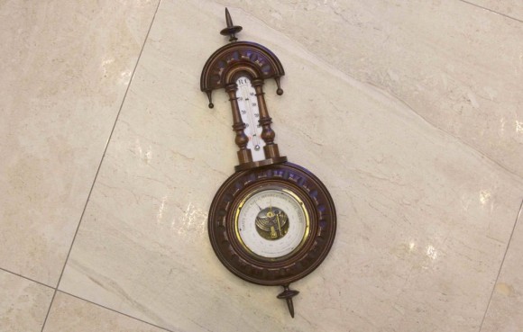 Старинный резной барометр и термометр. Рабочее состояние. Европа