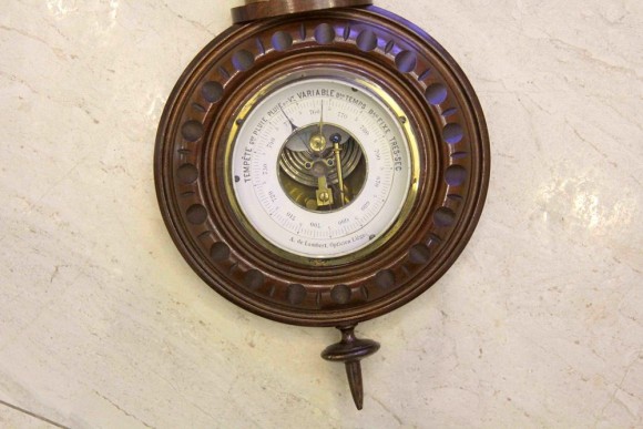 Старинный резной барометр и термометр. Рабочее состояние. Европа