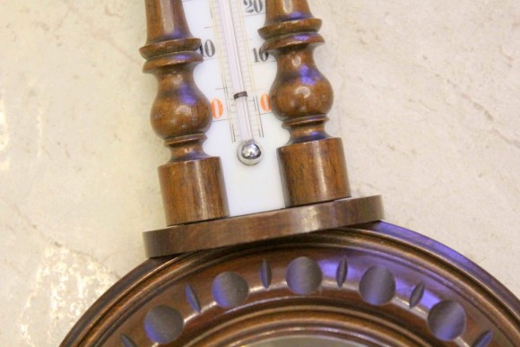Старинный резной барометр и термометр. Рабочее состояние. Европа