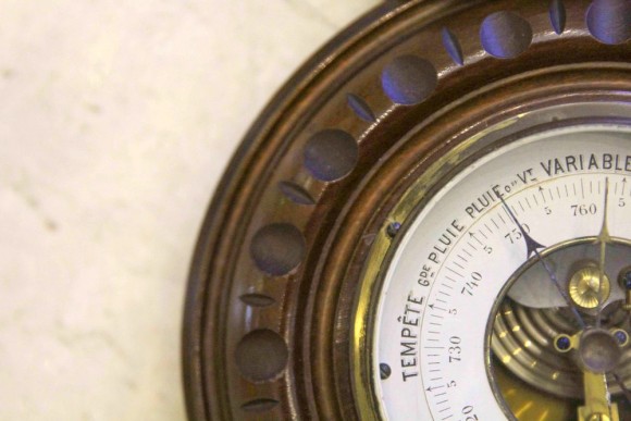 Старинный резной барометр и термометр. Рабочее состояние. Европа
