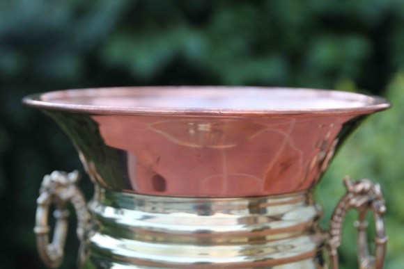 Элегантная зонтница из меди и латуни на ножках. Европа