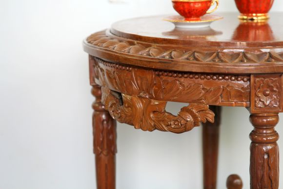 Старинный резной столик из массива