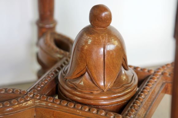 Старинный резной столик из массива