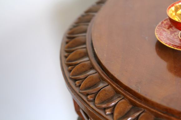 Старинный резной столик из массива