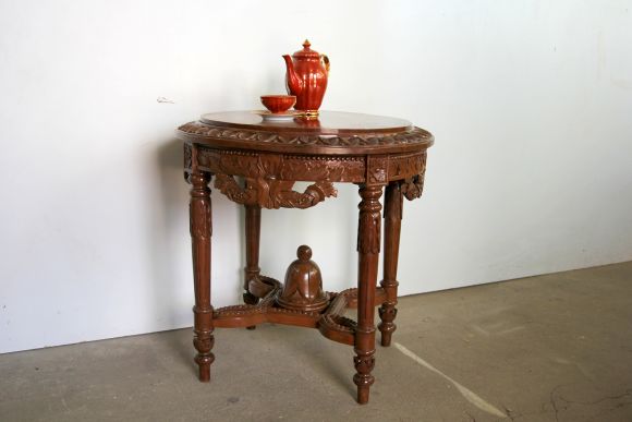 Старинный резной столик из массива