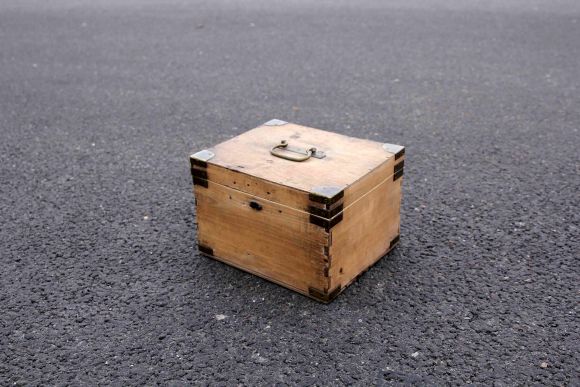 Старый сундук — ящик из дерева