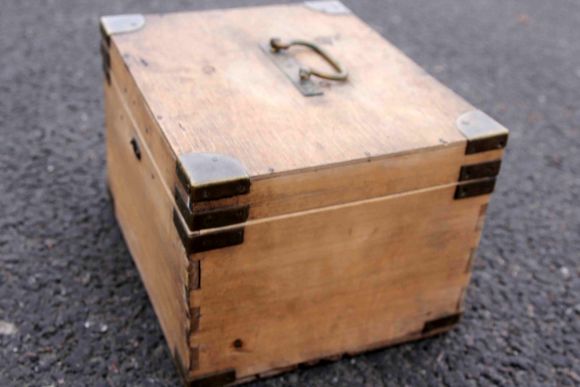 Старый сундук — ящик из дерева
