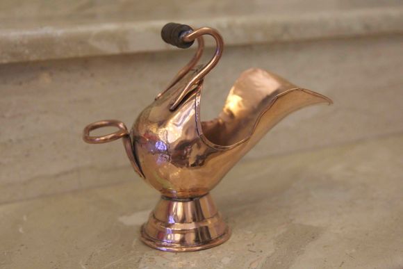 Изящный зольник из меди интересной формы