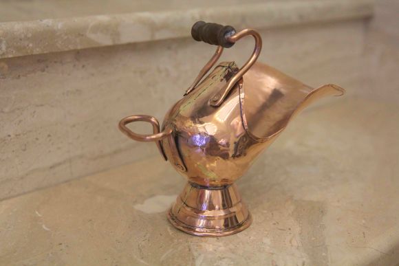 Изящный зольник из меди интересной формы