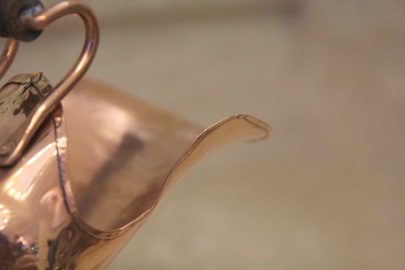 Изящный зольник из меди интересной формы