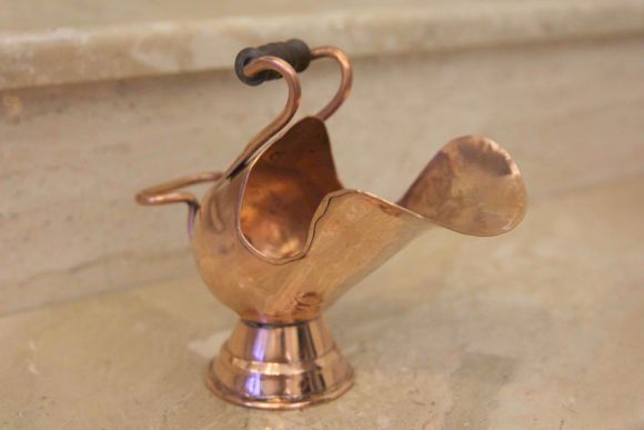Изящный зольник из меди интересной формы