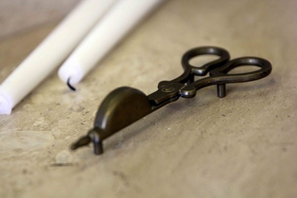 Изящный акссесуар для подсвечников гаситель 