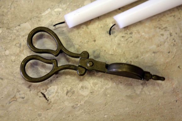 Изящный акссесуар для подсвечников гаситель 