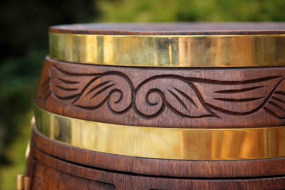Деревянная резная бочка - бар. Ручная работа. Европа
