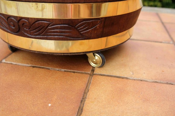 Деревянная резная бочка - бар. Ручная работа. Европа
