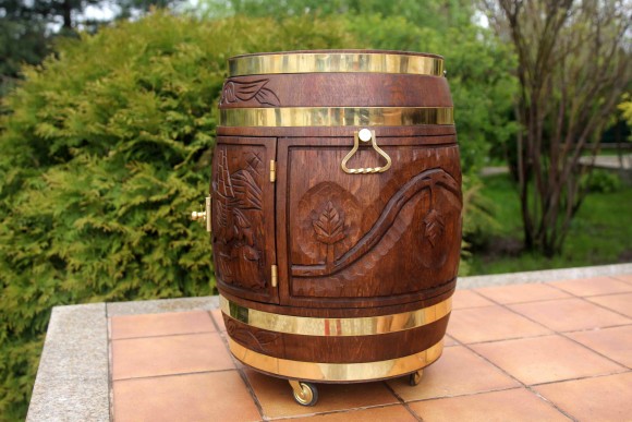 Деревянная резная бочка - бар. Ручная работа. Европа