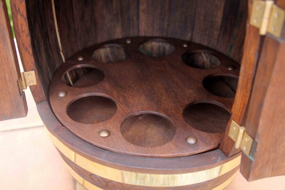 Деревянная резная бочка - бар. Ручная работа. Европа