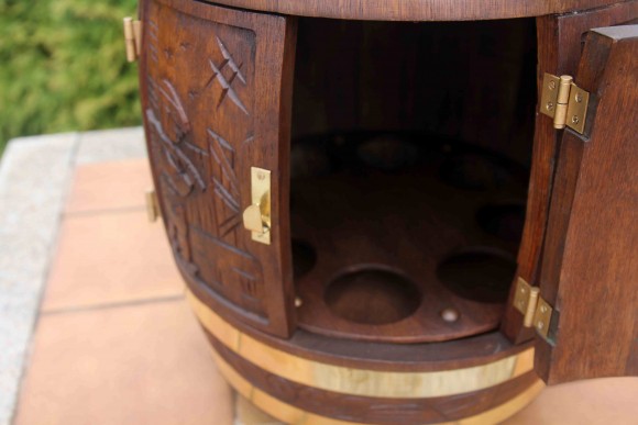 Деревянная резная бочка - бар. Ручная работа. Европа