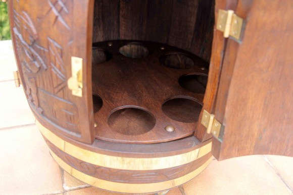 Деревянная резная бочка - бар. Ручная работа. Европа