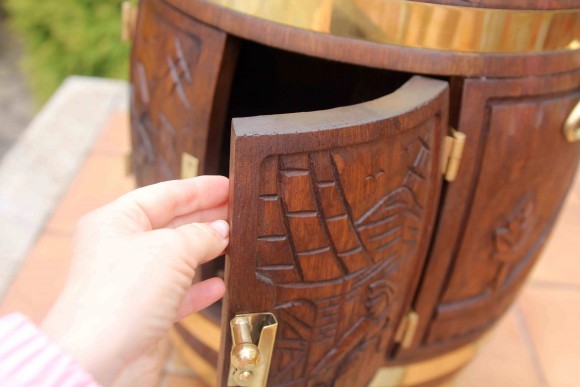 Деревянная резная бочка - бар. Ручная работа. Европа