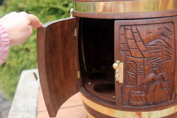 Деревянная резная бочка - бар. Ручная работа. Европа