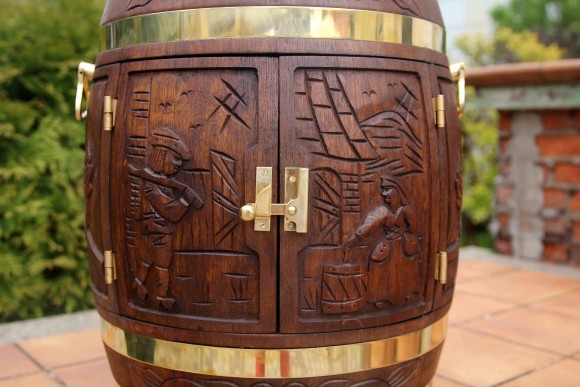 Деревянная резная бочка - бар. Ручная работа. Европа