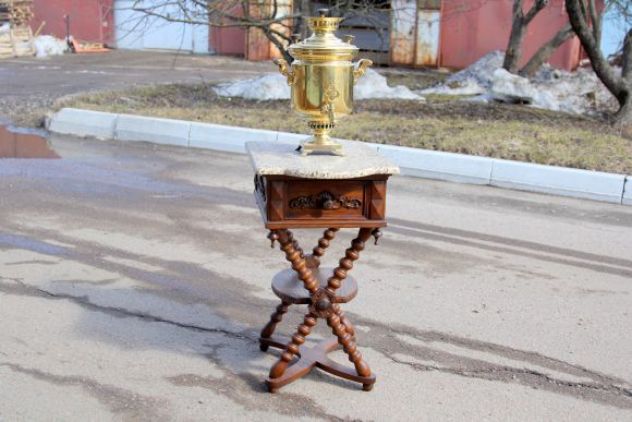 Старинный самоварный столик с мраморной столешницей