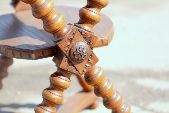 Старинный самоварный столик с мраморной столешницей