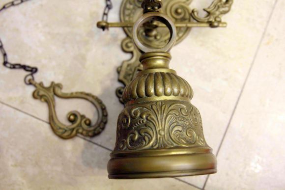Латунный колокольчик для прихожей в патине
